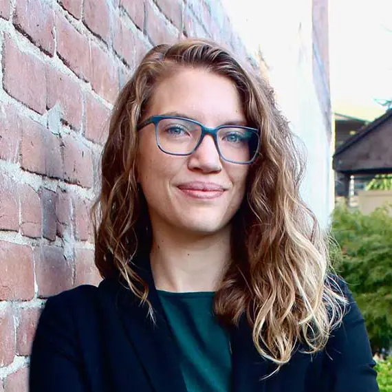 Melissa Roth Headshot